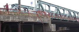 Auto_von Brücke